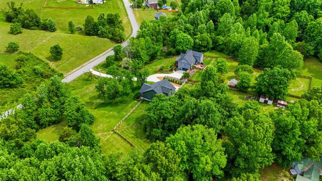 157 Lena Loop, Burns, TN 37029