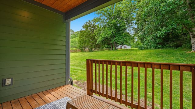 157 Lena Loop, Burns, TN 37029