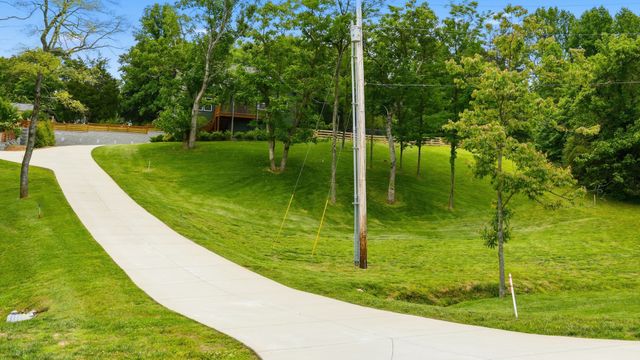 157 Lena Loop, Burns, TN 37029