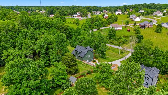 157 Lena Loop, Burns, TN 37029