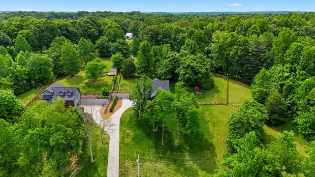 157 Lena Loop, Burns, TN 37029