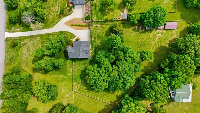 157 Lena Loop, Burns, TN 37029