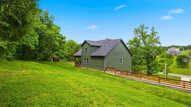 157 Lena Loop, Burns, TN 37029