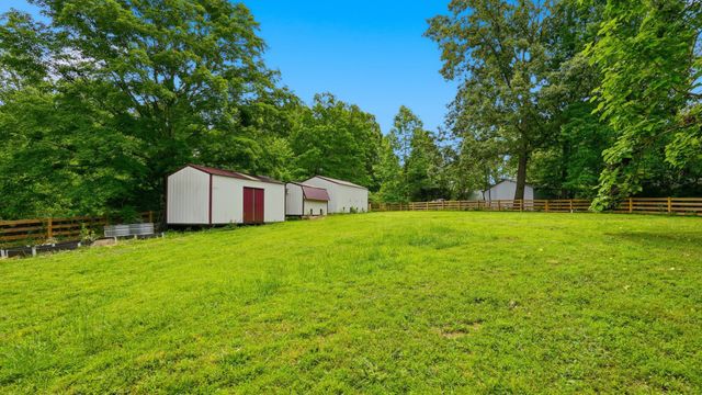 157 Lena Loop, Burns, TN 37029