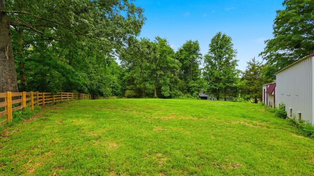 157 Lena Loop, Burns, TN 37029