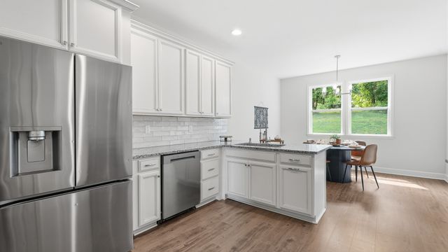 157 Lena Loop, Burns, TN 37029