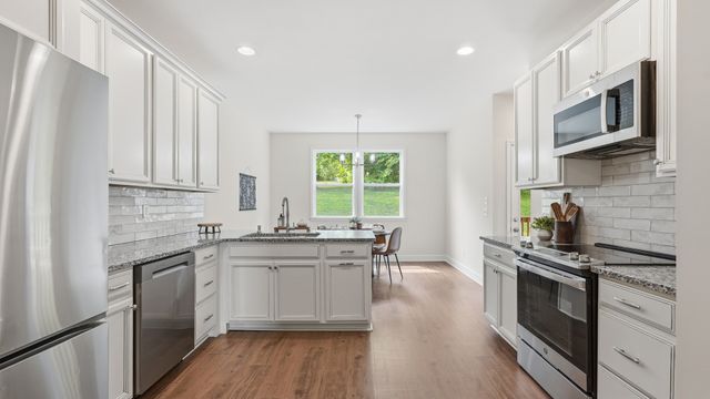 157 Lena Loop, Burns, TN 37029
