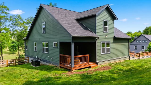 157 Lena Loop, Burns, TN 37029