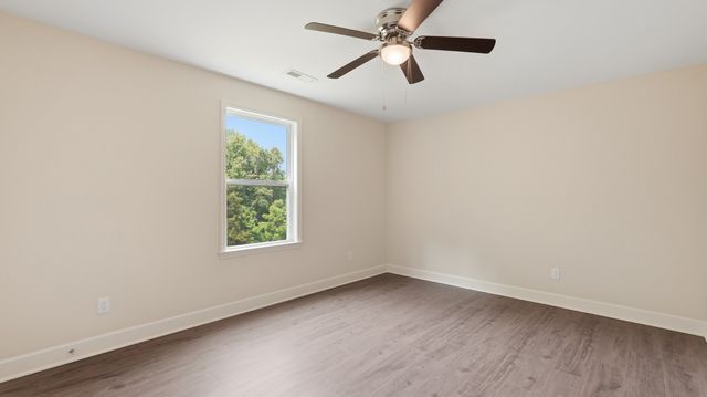 157 Lena Loop, Burns, TN 37029