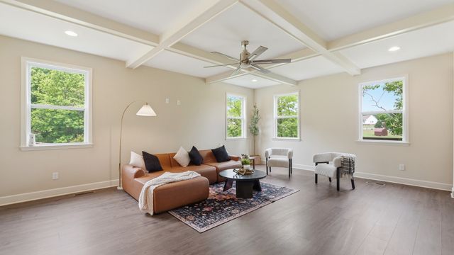 157 Lena Loop, Burns, TN 37029