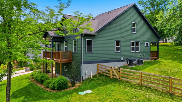 157 Lena Loop, Burns, TN 37029