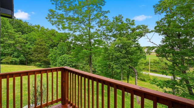 157 Lena Loop, Burns, TN 37029
