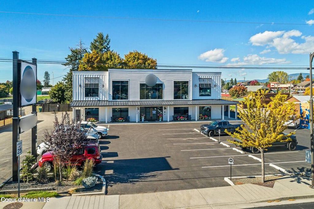 9493 N GOVERNMENT WAY, Hayden, ID 83835