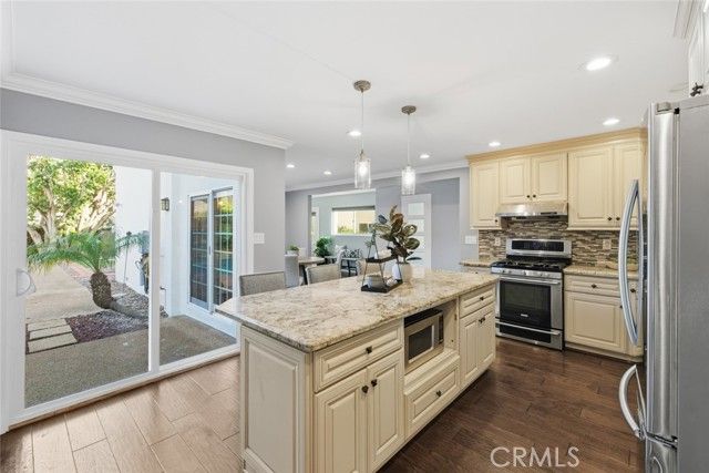 3640 Pine Avenue, Long Beach, CA 90807