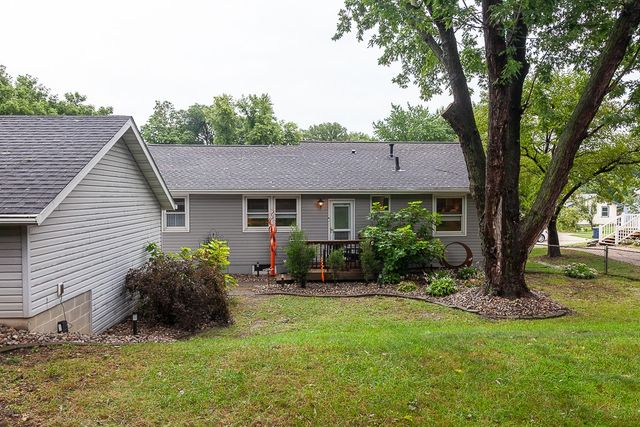 2904 77th Street, Urbandale, IA 50322