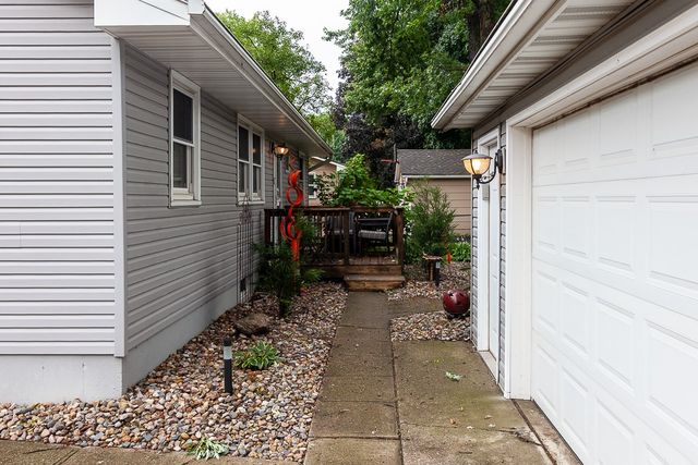 2904 77th Street, Urbandale, IA 50322