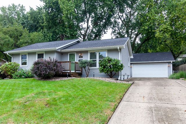 2904 77th Street, Urbandale, IA 50322
