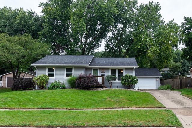 2904 77th Street, Urbandale, IA 50322