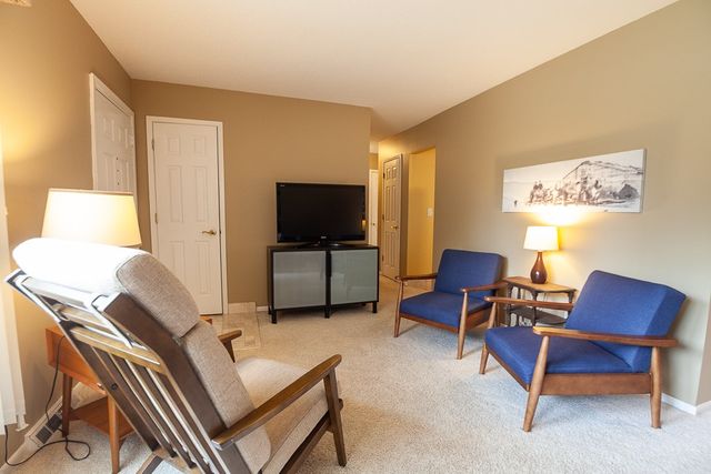 2904 77th Street, Urbandale, IA 50322