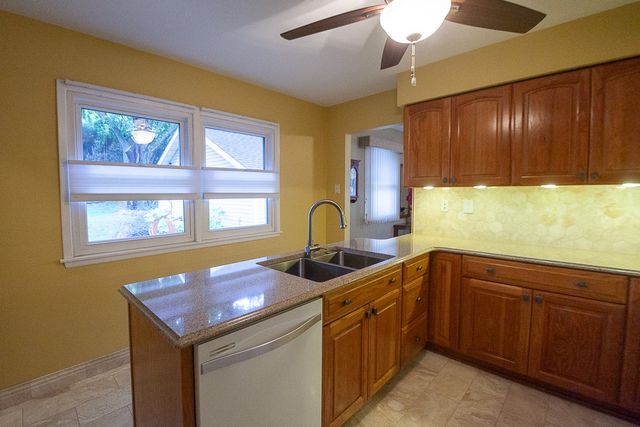 2904 77th Street, Urbandale, IA 50322
