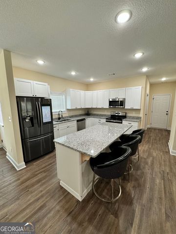 100 N Sky Drive, Warner Robins, GA 31093