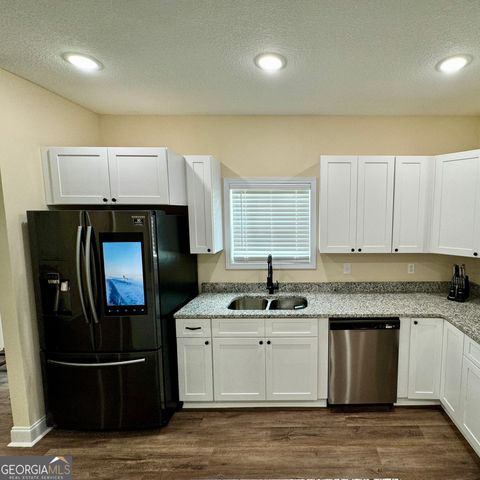 100 N Sky Drive, Warner Robins, GA 31093