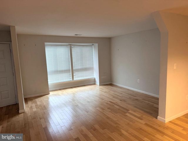 6062 HOLLOW HILL LN, Springfield, VA 22152