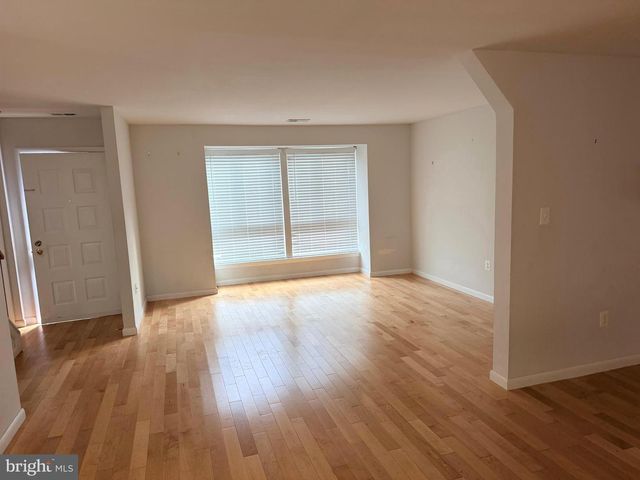 6062 HOLLOW HILL LN, Springfield, VA 22152