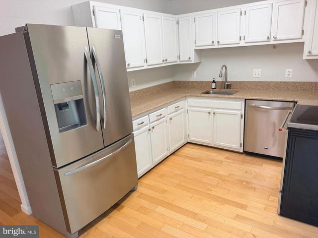 6062 HOLLOW HILL LN, Springfield, VA 22152