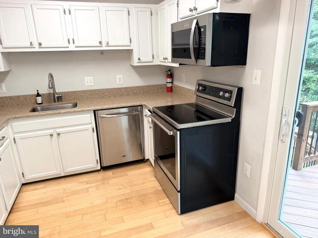 6062 HOLLOW HILL LN, Springfield, VA 22152