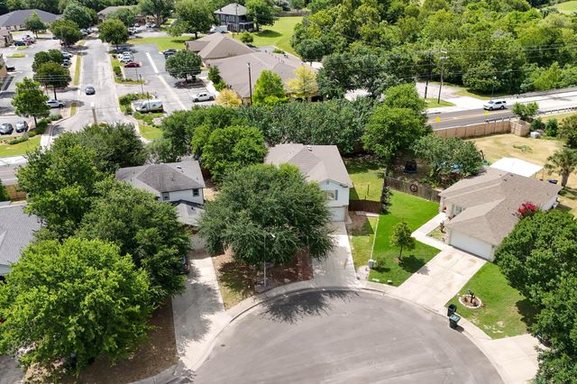 201 Lexington, Kyle, TX 78640