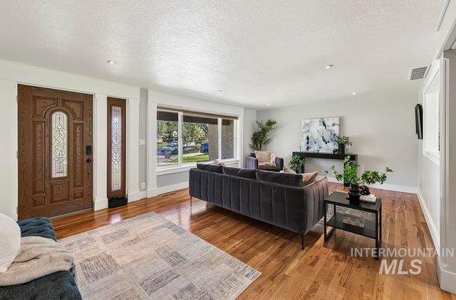 10919 W Cruser Dr, Boise, ID 83709
