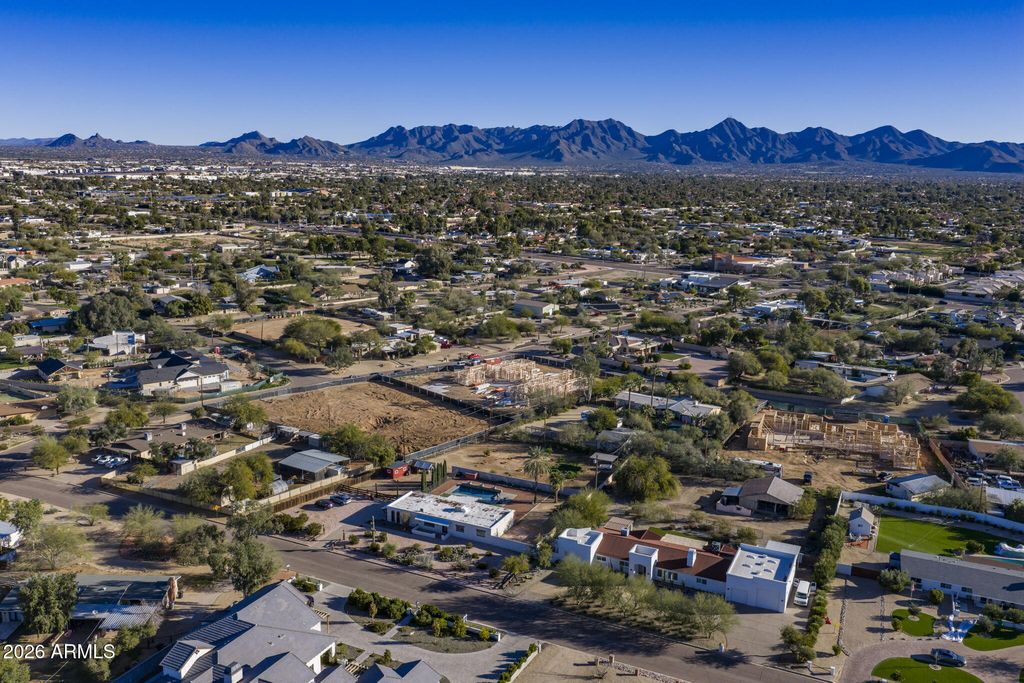 Image 32 of property listing at 11460 N 71ST Street, Scottsdale, AZ 85254