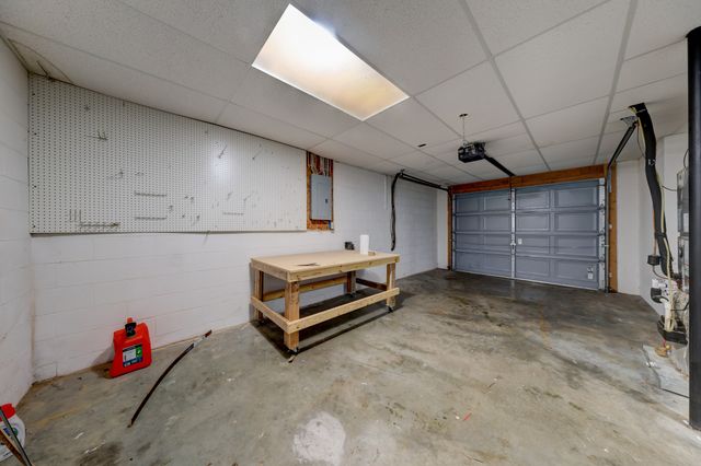 3253 N Senseney Cir, Clarksville, TN 37042