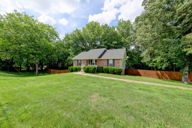3253 N Senseney Cir, Clarksville, TN 37042
