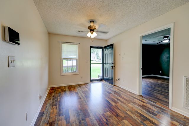 3253 N Senseney Cir, Clarksville, TN 37042
