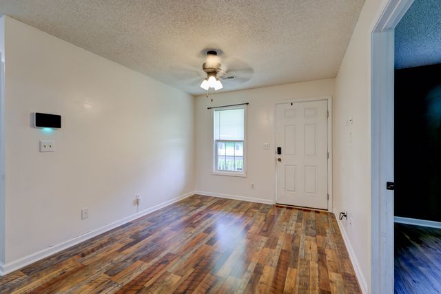 3253 N Senseney Cir, Clarksville, TN 37042