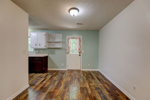 3253 N Senseney Cir, Clarksville, TN 37042