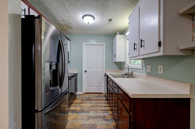 3253 N Senseney Cir, Clarksville, TN 37042