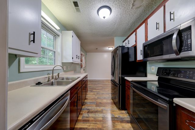 3253 N Senseney Cir, Clarksville, TN 37042
