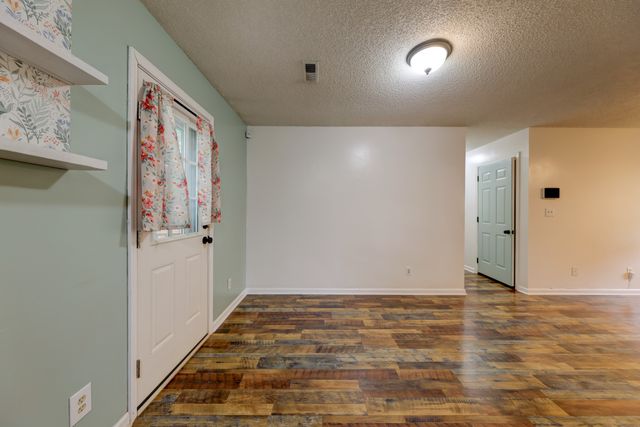 3253 N Senseney Cir, Clarksville, TN 37042