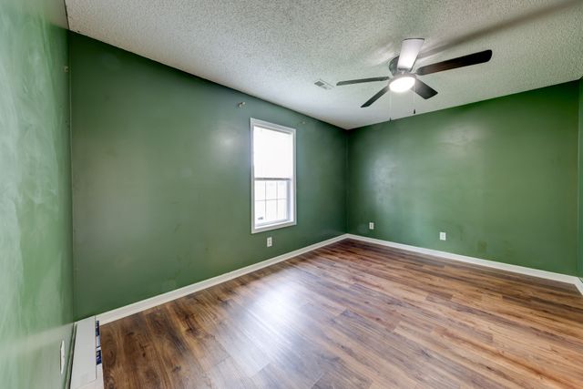 3253 N Senseney Cir, Clarksville, TN 37042