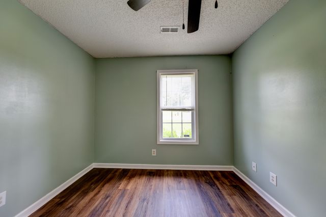 3253 N Senseney Cir, Clarksville, TN 37042