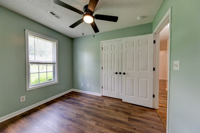 3253 N Senseney Cir, Clarksville, TN 37042