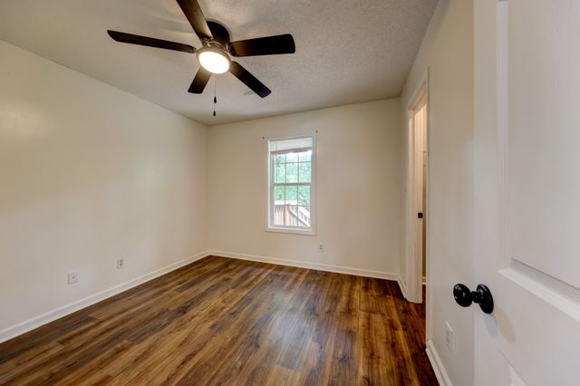 3253 N Senseney Cir, Clarksville, TN 37042