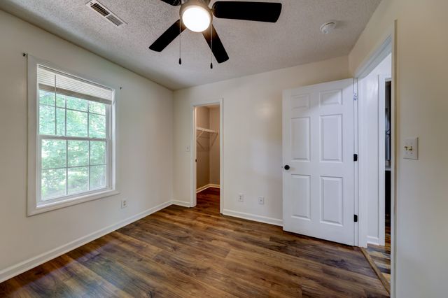 3253 N Senseney Cir, Clarksville, TN 37042