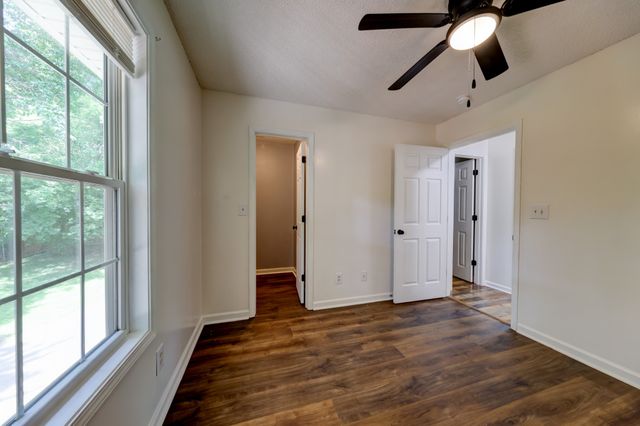 3253 N Senseney Cir, Clarksville, TN 37042