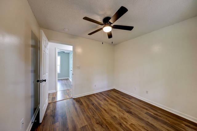 3253 N Senseney Cir, Clarksville, TN 37042