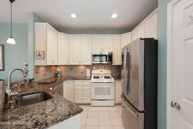 1 Essex Drive, Jackson, NJ 08527
