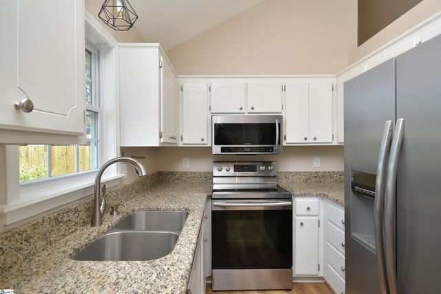 8 Montvale Drive, Simpsonville, SC 29681